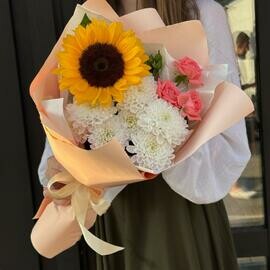 podsolnuh, hrizantema kustovaya, Roza kustovaya