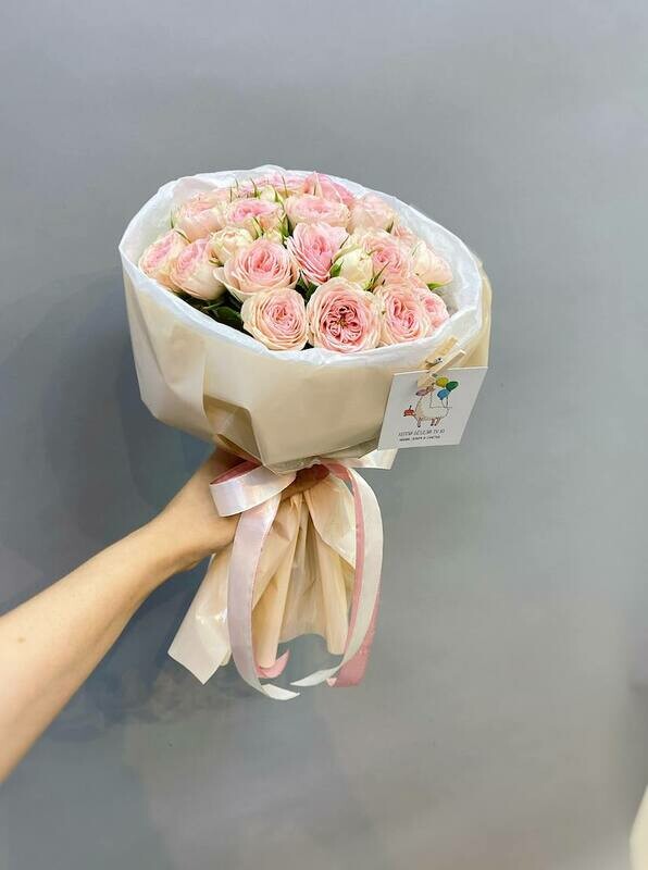 Mono buket iz 17 nezhnih kustovih roz, standart