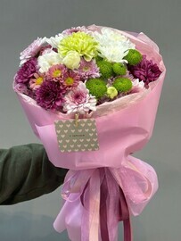 Букет с хризантемами и диантусами