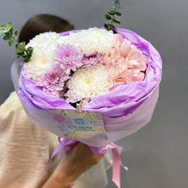 Nezhnij buket s dobavleniem hrizantemi i gortenzii