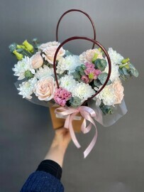 Mini handbag with a bush rose