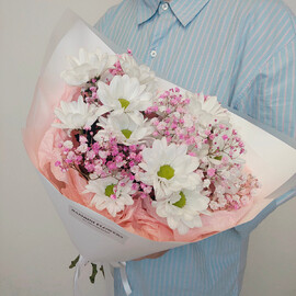 Букет с розовой гипсофилой 