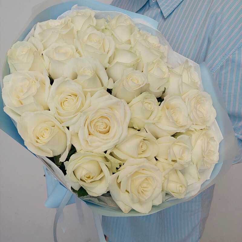 букет из белых роз, 25 белых роз