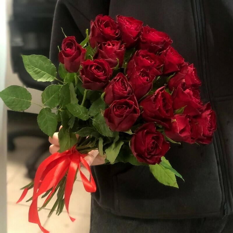 букет из 15 красных роз, 15 красных роз кения
