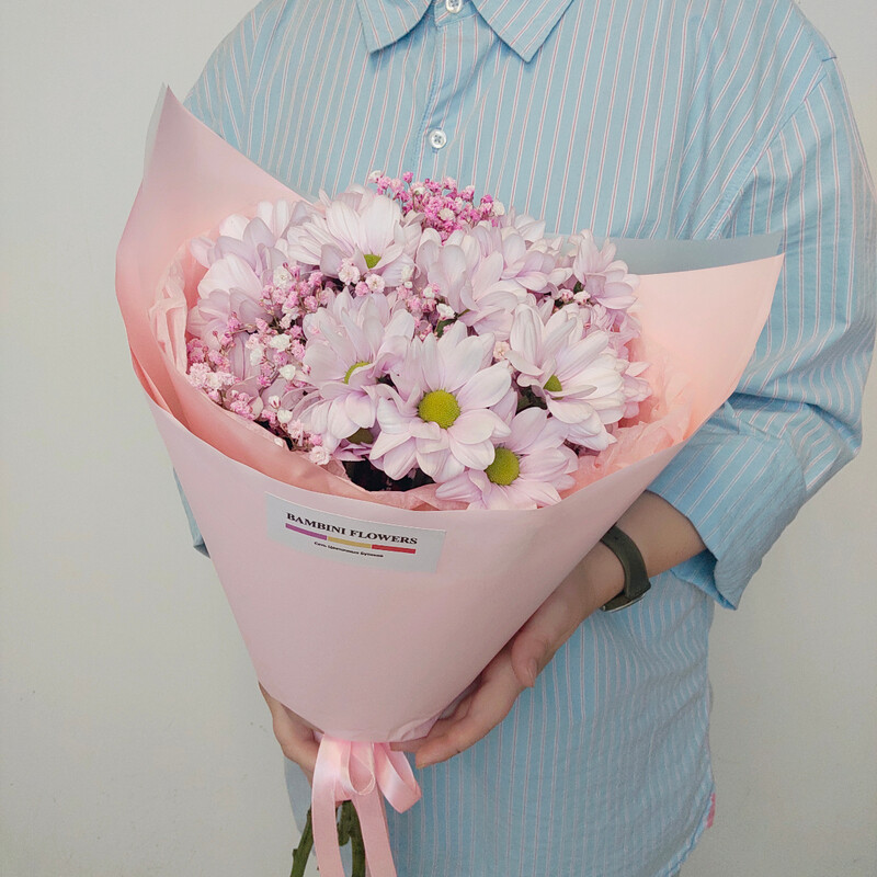 Sbornij buket s rozovoj gipsofiloj dlya mami, standart