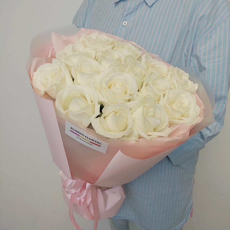 букет из 15 белых роз, 15 белых роз