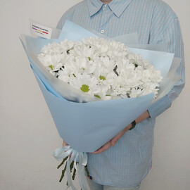 Букет из белой ромашковой хризантемы