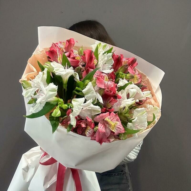 Монобукет из розовых и белых альстромерий , стандартный
