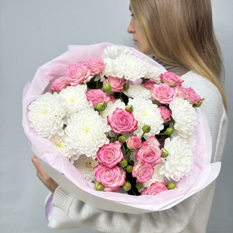 Buket iz kustovih roz i hrizantem "Elli", standart