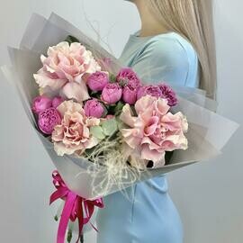 Дуо букет с Французской розой и кустовыми пионовидными розами 