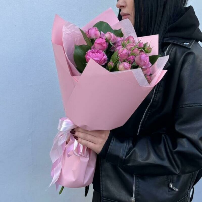 Букет комплимент из кустовой Пионовидной розы Мисти Баблз , стандартный