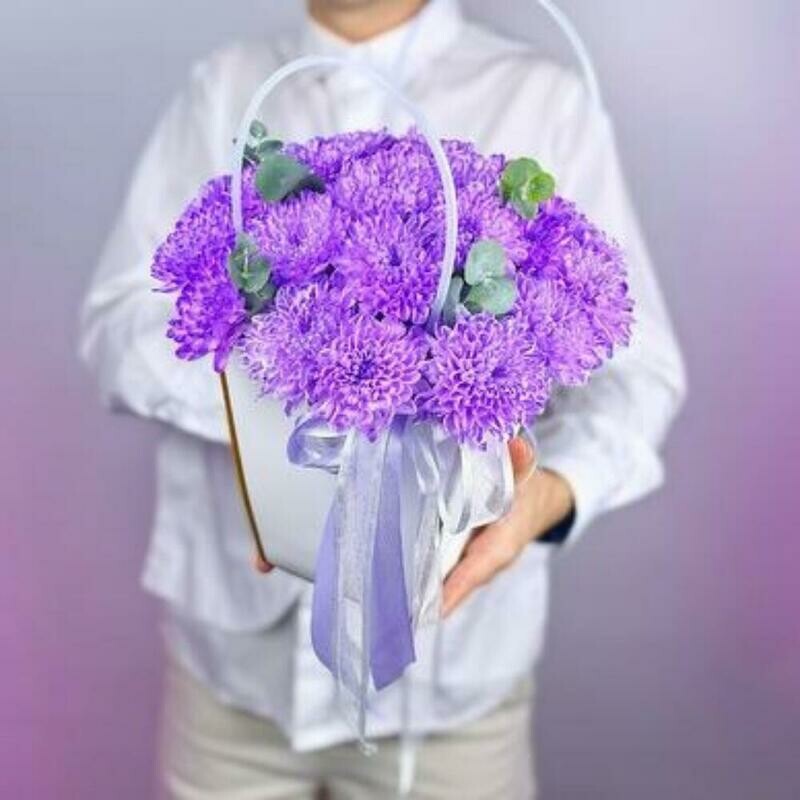 Belaya sumochka s fioletovoj Hrizantemoj, standart