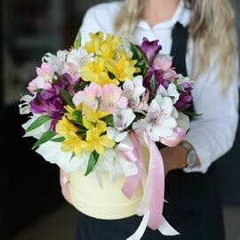 TCveti v korobke iz stojkih al_stromerij