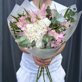 Авторский букет Альстромерия и Гортензия 