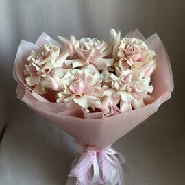 Frantcuzskie rozi s lagurusom