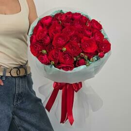 Buket iz 9 vetok kustovih roz