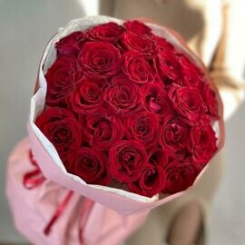 25 red roses
