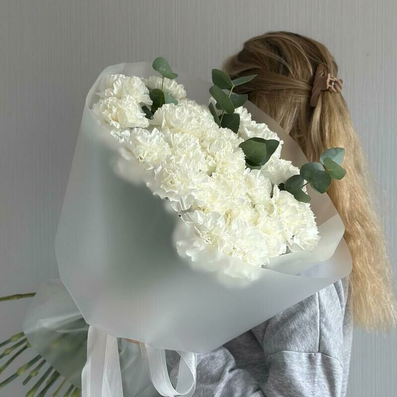 Buket iz belosnezhnih diantusov, standart