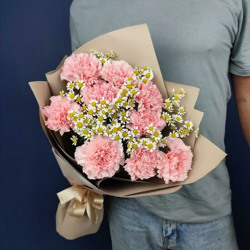 Авторский букет с диантусом и ромашками , стандартный