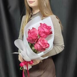 Buket iz 3 roz v upakovke