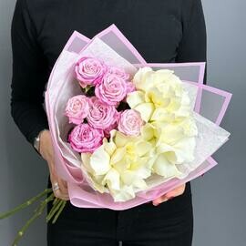 Букет из французских и кустовых роз. Букет 