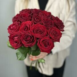 Monobuket iz 15 roskoshnih krasnih roz