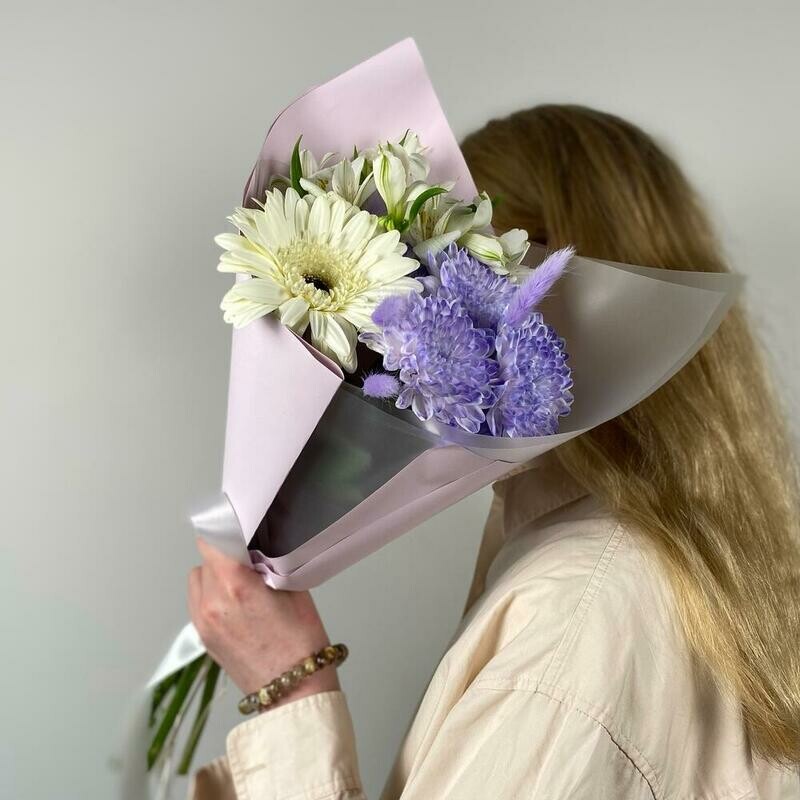 Buket-kompliment s al_stromeriej, standart