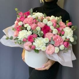 HITЦветы в коробке нежный микс 