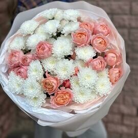 Сборный букет из роз Джульетта и хризантемы 