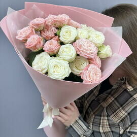 Букет комплимент из кустовых Пионовидных роз 7 шт 