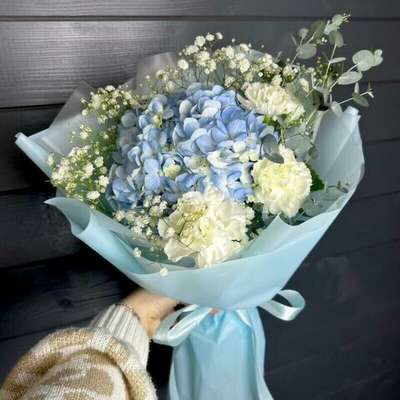 Buket s gortenziej i diantusami, standart