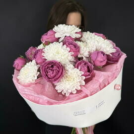 Пионовидные розы и хризантемы 