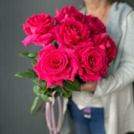 Buket iz 7 malinovih frantcuzskih roz