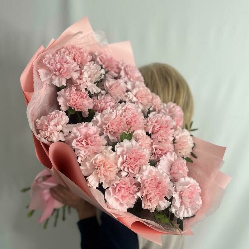 Bouquet of delicate dianthuses, standart