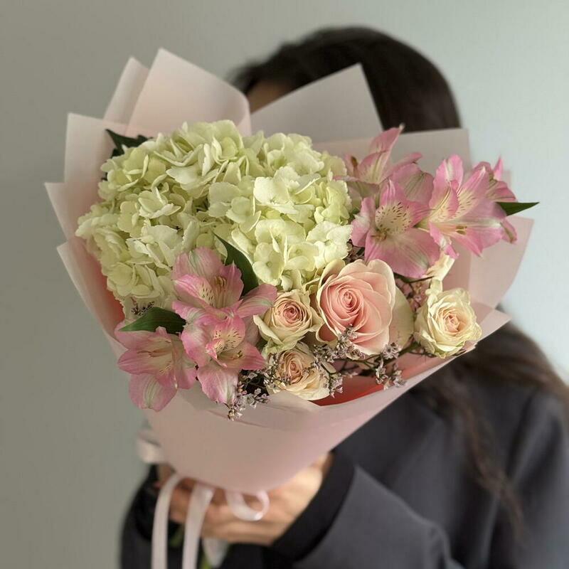 Bouquet of hydrangeas, roses, alstroemeria and fragrant limonium, standart