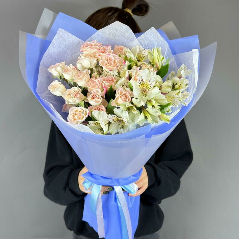 Bouquet of bush roses and alstroemeria in a blue package, standart