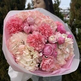 ХитПышный воздушный букет из гортензий, диантуса и кустовой пион розы 