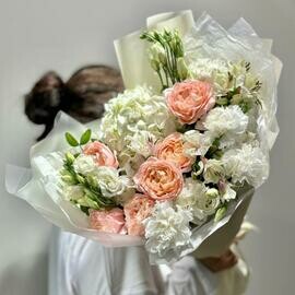 Avtorskij buket: Pionovidnaya roza | Gortenziya | Liziantus