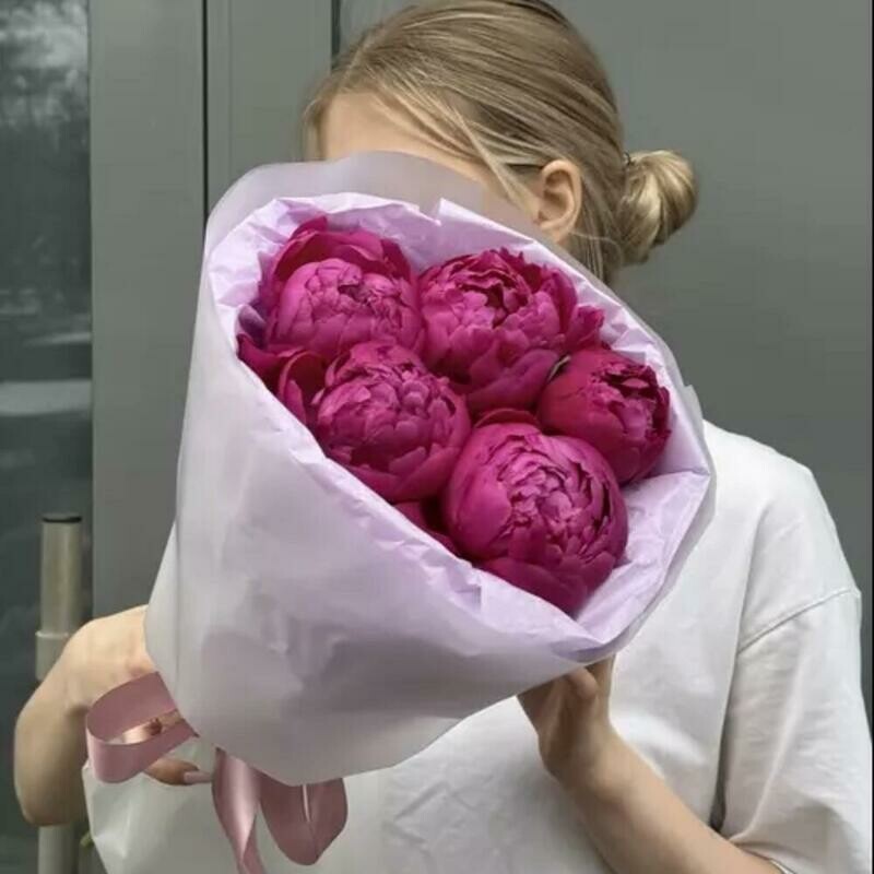 Букет из малиновых пионов 5 шт , стандартный