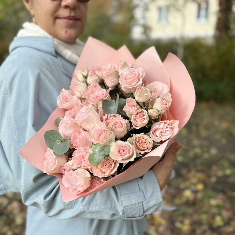 Розовые розы 7 штук , стандартный