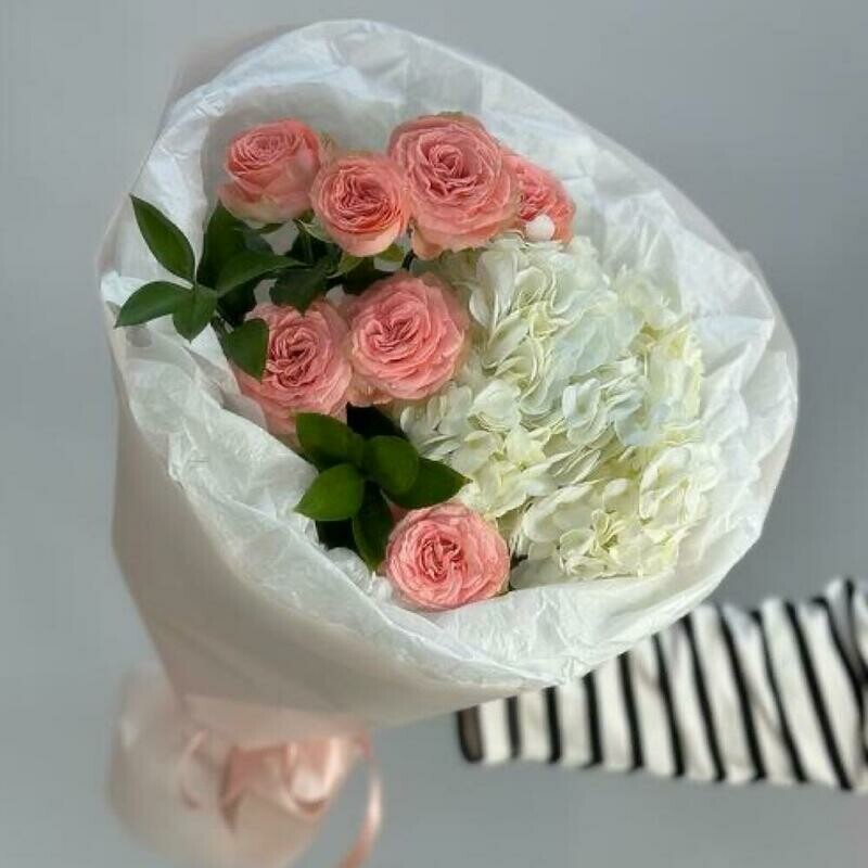 Букет гортензия и кустовая роза , стандартный