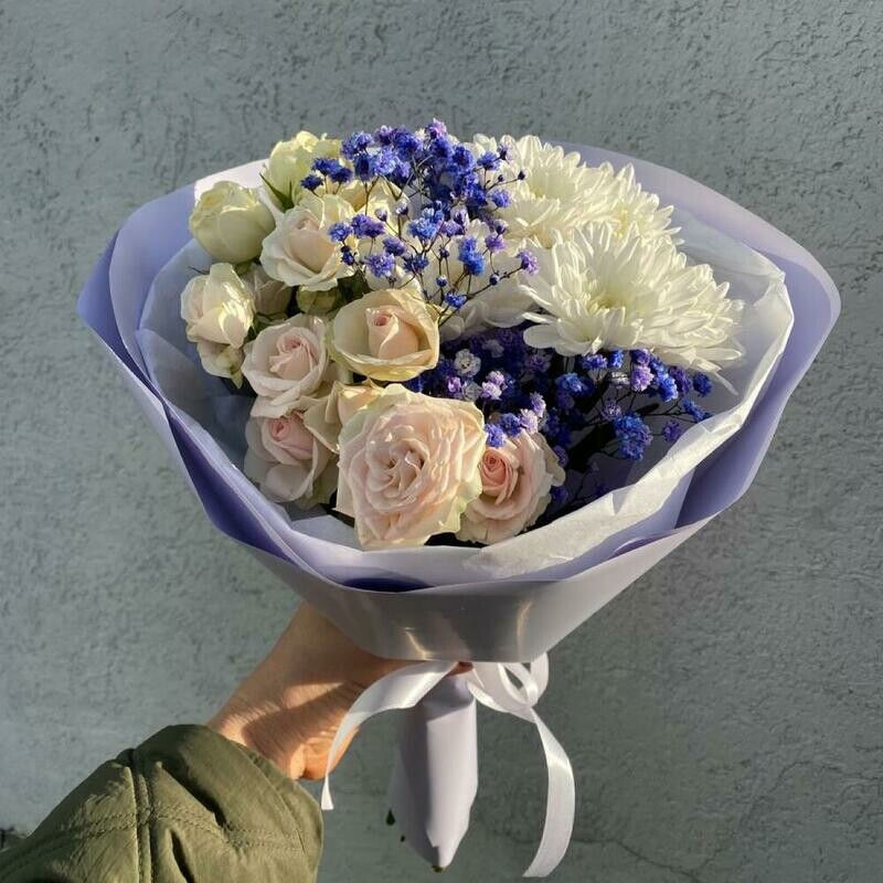 ХИТ! Букет-комплимент с хризантемой и гипсофилой , стандартный