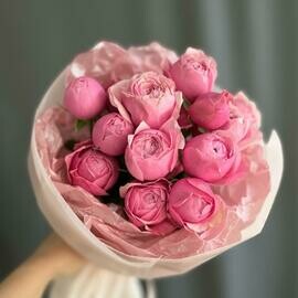 Monobuket s rozovoj malinovoj kustovoj pion rozoj Sil_va Pink «YAgodki mini