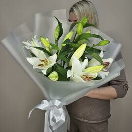 Buket iz belih lilij