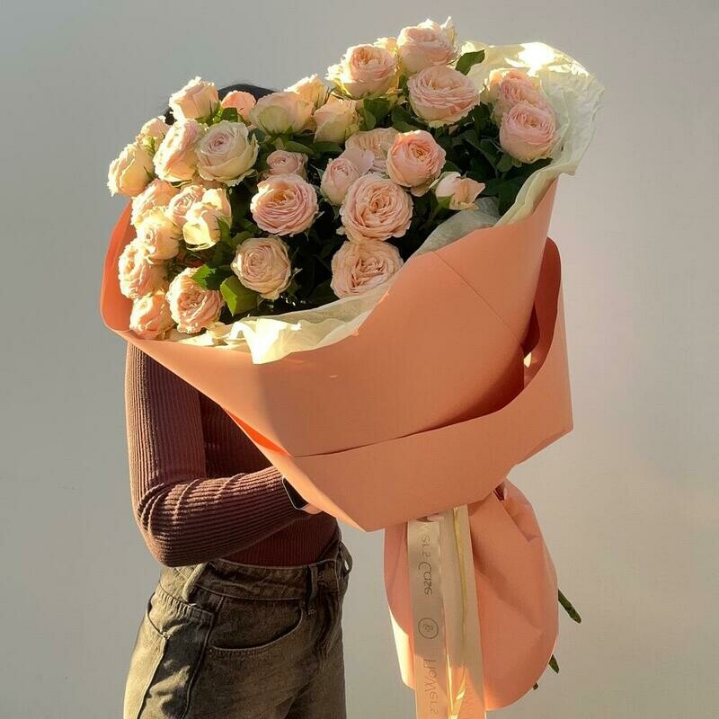 Нежный букет из кустовых роз , стандартный