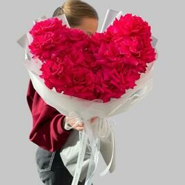 Buket serdtce iz 15 malinovih roz