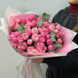 Большой букет из пионовидных роз