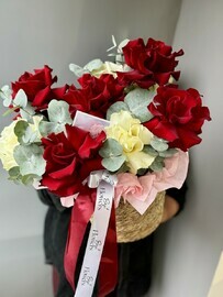 Krasnie i belie rozi Mame