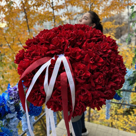 Премиум-корзина из 51 кружевной розы