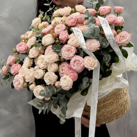 Premium kompozitciya iz kustovih pionovidnih roz